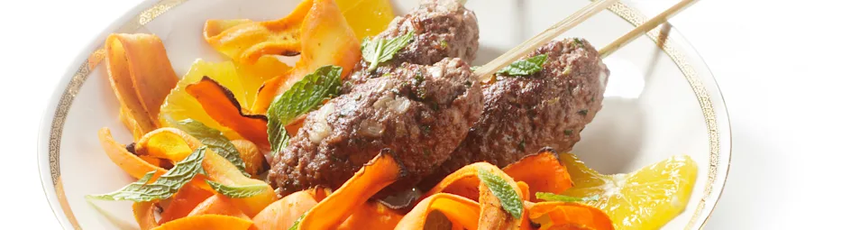 Pikante kofta met geroosterde wortelsalade