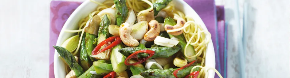 Pikante asperges uit de wok