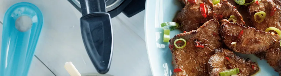 Salamirolletjes met mozzarella en basilicum