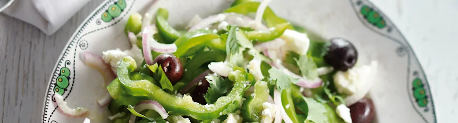 Salade van groene paprika's, feta en koriander