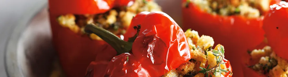 Gevulde rode paprika met tomaat en ansjovis