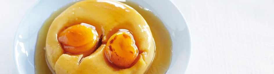 Custardflan met abrikozen in karamel