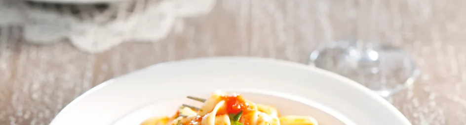 Tagliatelle met arrabiatasaus van ansjovis, knoflook en rode peper