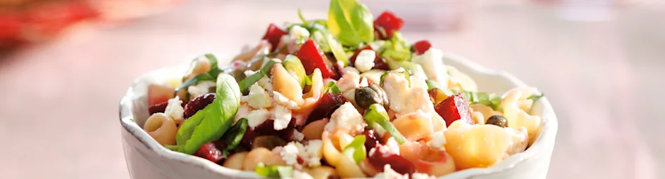 Pastaschelpjes met bieten, bosui en feta