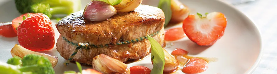 Kalfs- of varkensoesters met sjalotjes en aardbeien