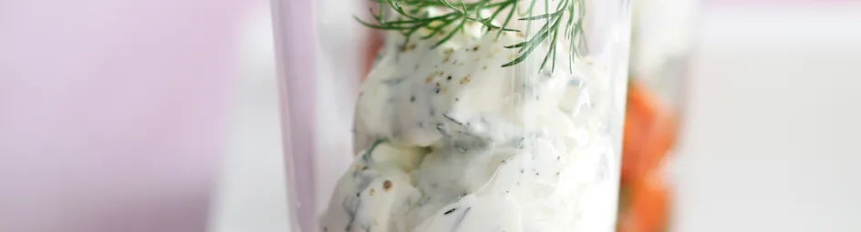 Amuseglaasjes met zalmtartaar