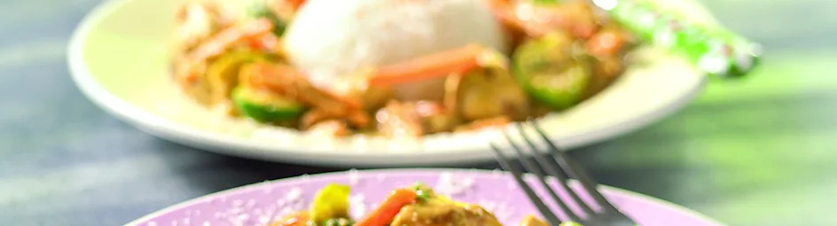 Curry van kip en spruitjes