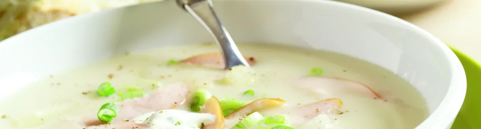 Aspergesoep met kip en bosui