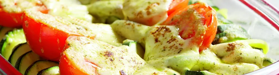 Courgetteschotel met tomaat en mozzarella