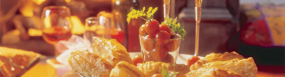 Bladerdeegbroodjes gevuld met shoarmavlees