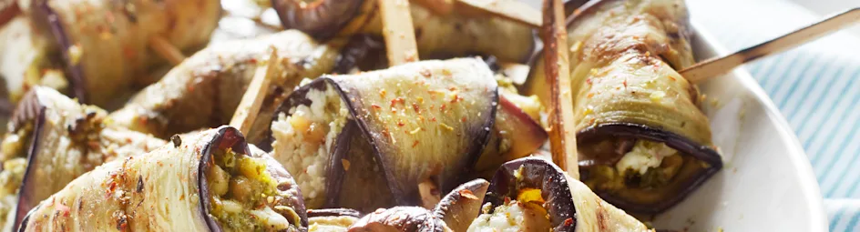 Auberginerolletjes met walnotenpesto en geitenkaas
