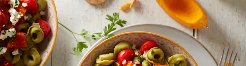 Tortellini met pompoen, tomaat en geitenkaas
