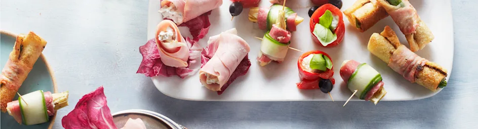 Komkommerrolletjes met rookvlees en artisjok