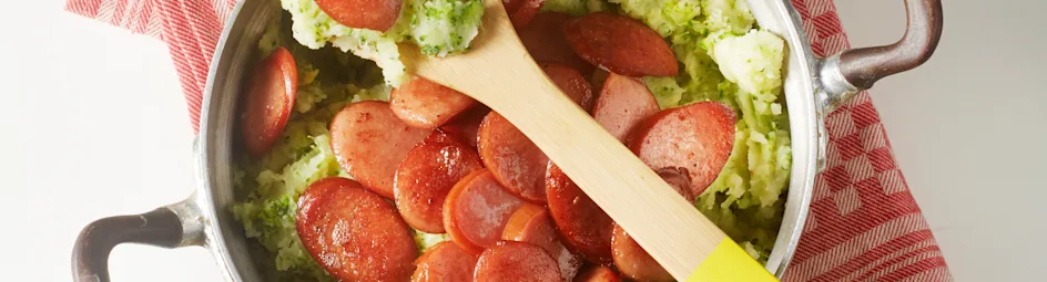 Broccolistamppot met gebakken rookworst