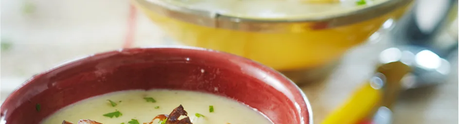 Romige paddenstoelensoep met knoflookbrood