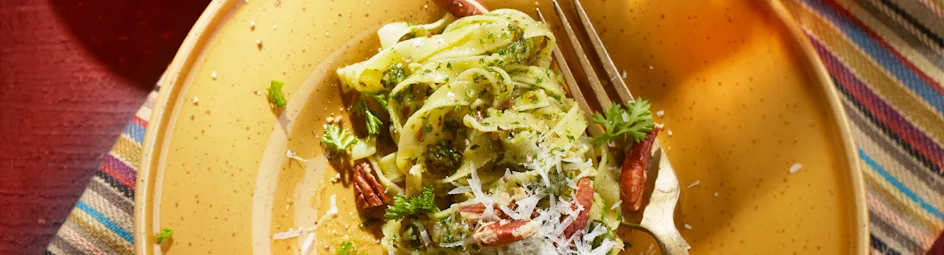 Tagliatelle met pecannotenpesto