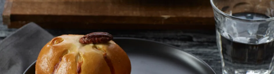 Gevulde pompoenbroodjes