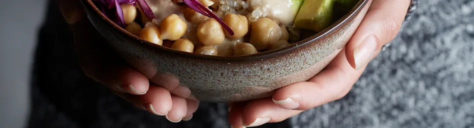 Buddha bowl met romige walnotendressing