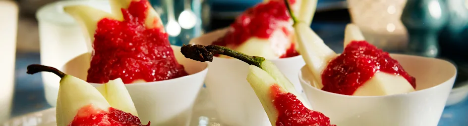 Peren met cranberrysaus