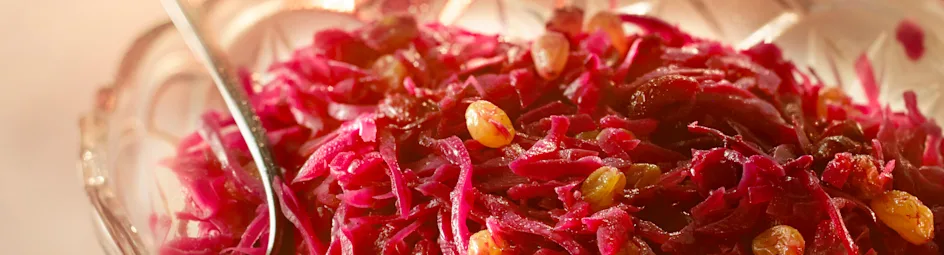 Rodekool met appel, cranberry's en rozijnen