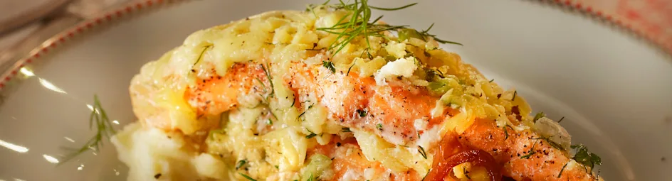 Zalmsandwich met kaas, kruiden en sjalottencompote