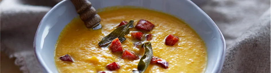 Wortelsoep met chorizo en salie