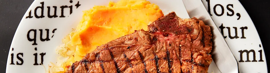 Zoete aardappelstamp met appel en zuurkool