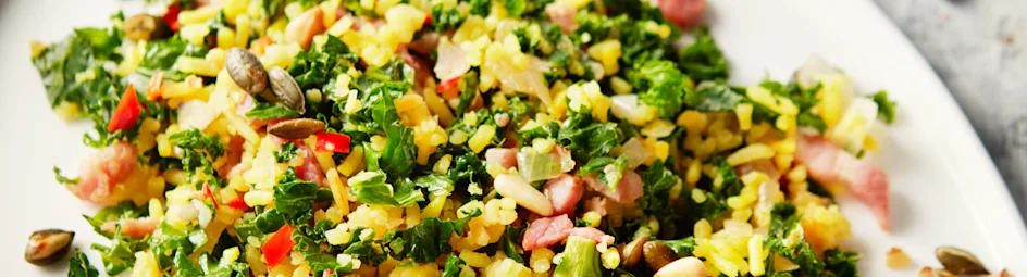 Warme rijstsalade met kruidige boerenkool