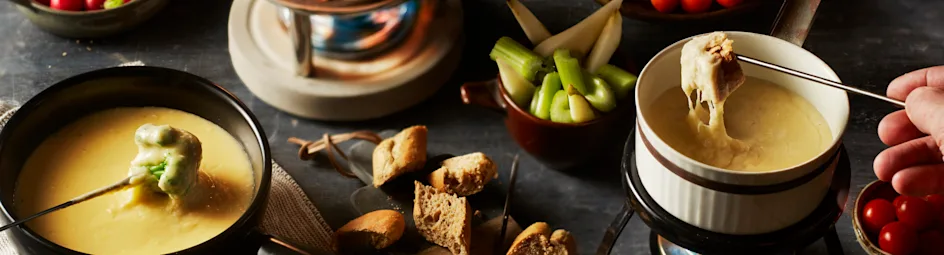 Kruidige geitenkaasfondue met honing