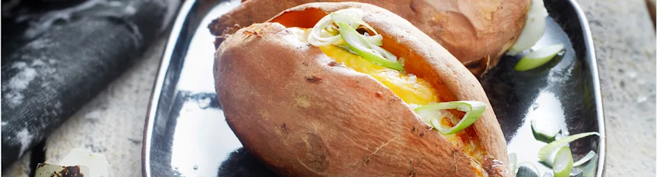 Gevulde zoete aardappel met ei