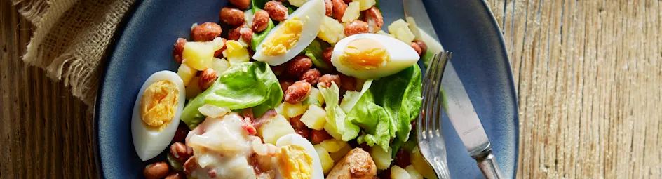 Bruine bonen met spek en karnemelksaus