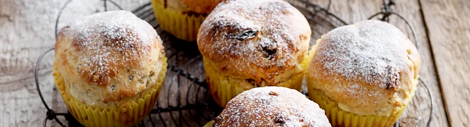 Brioches met rozijnen, noten en chocolade