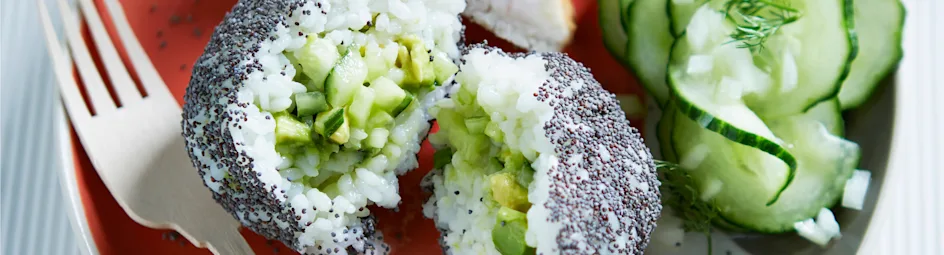 Sushi-balletjes met avocado en maanzaad