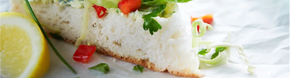 Zalmburger met kropsla en kruidenboter