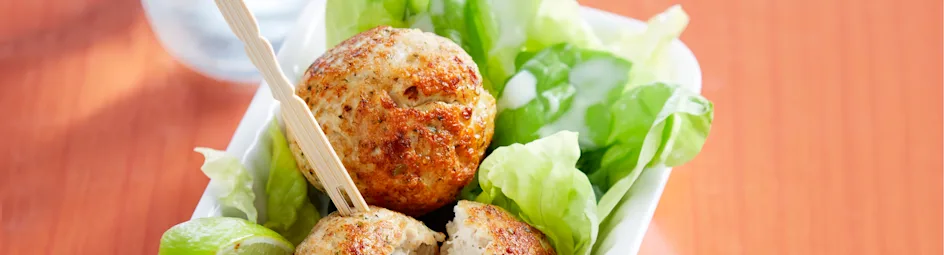 Kipballetjes met dragon en mosterdjus