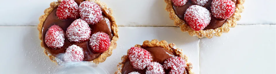 Tartelettes met chocoladevla en frambozen