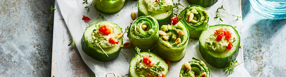 Komkommerhapjes met avocado