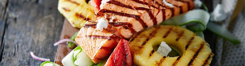 Watermeloen met ananas, zalm en geitenkaas