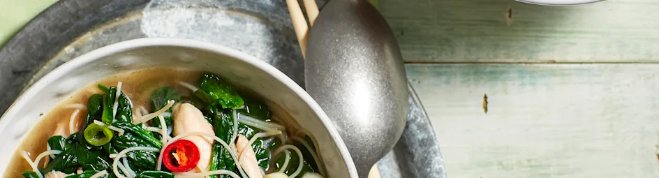 Spinaziesoep met mihoen en kip