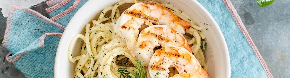 Romige citroenspaghetti met garnalenspies