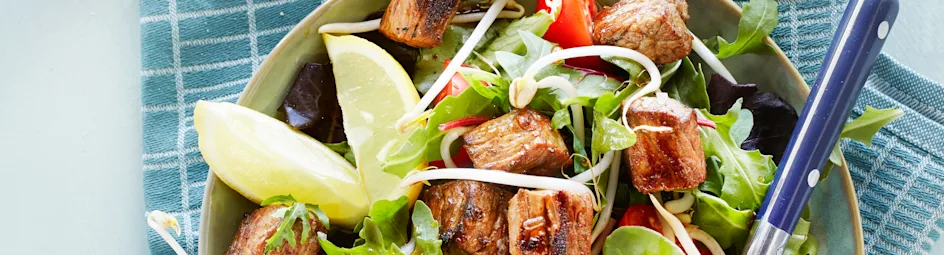 Salade met ossenhaaspuntjes