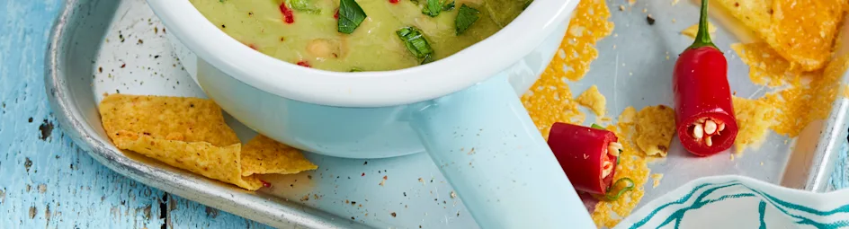 Avocadosoep met nacho's