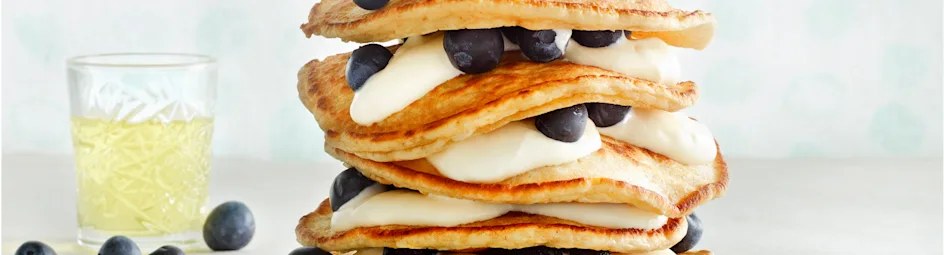 Pannenkoekjes met blauwe bessen en limoncello-room