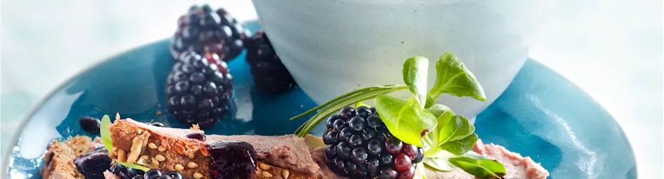 Paté met bramen-rozemarijnsaus