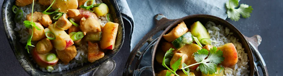 Thaise curry met perzik en komkommer