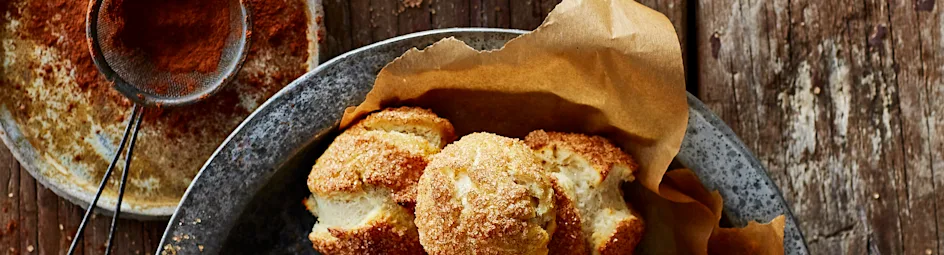 Pretzel-bolletjes met kaneelsuiker