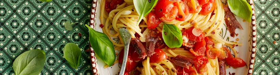 Spaghetti met ansjovis en tomaatjes