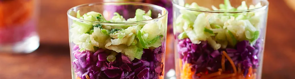 Laagjessalade met karnemelk-ansjovisdressing