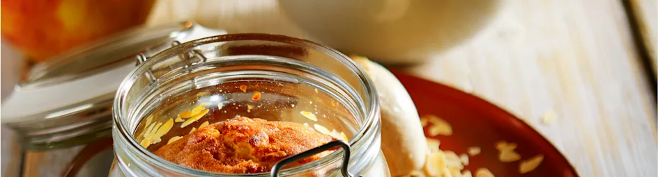 Geweckte kerstcakejes met appel en amandelen