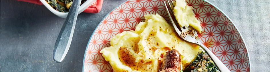 Spinaziegratin met aardappelpuree en saucijsjes